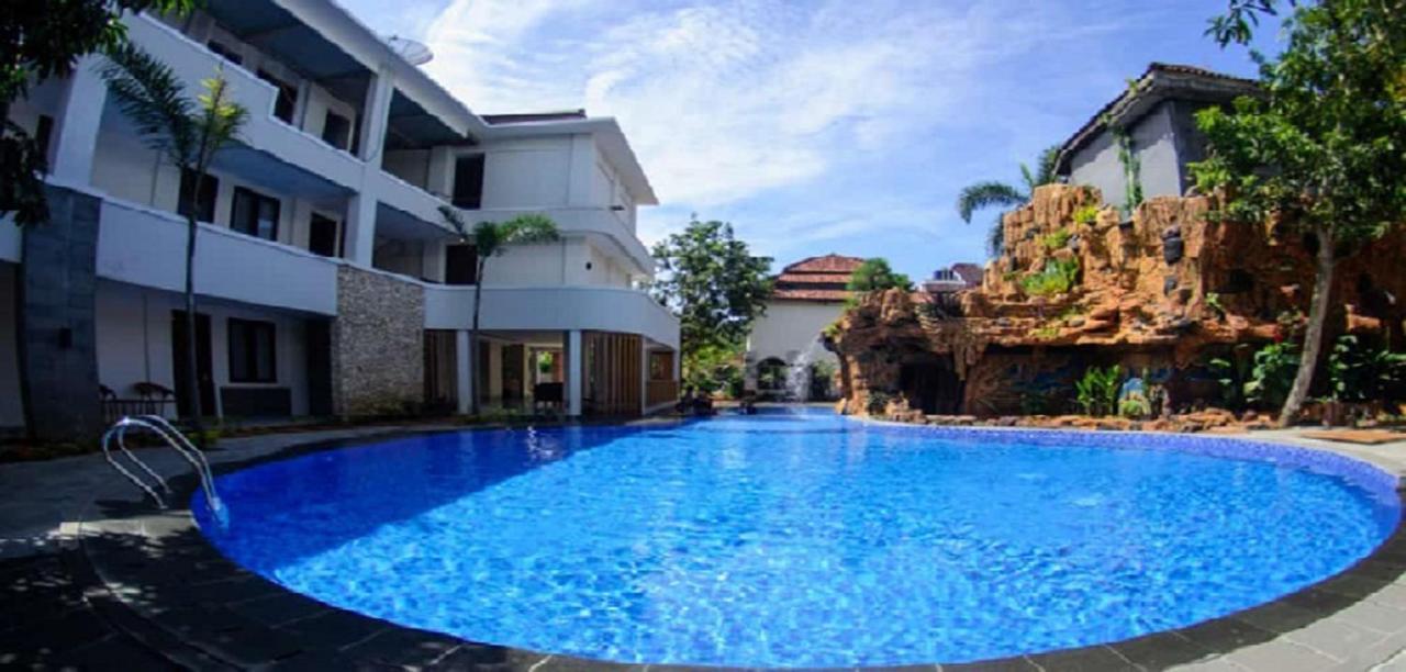 Long Beach Hotel Pangandaran Zewnętrze zdjęcie